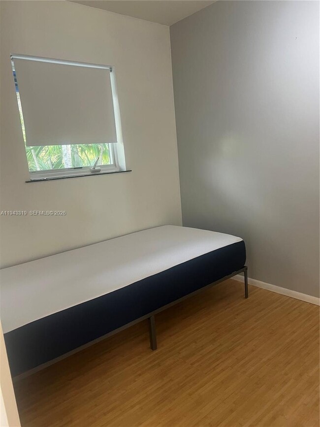 Building Photo - 225 SE 16th Ave