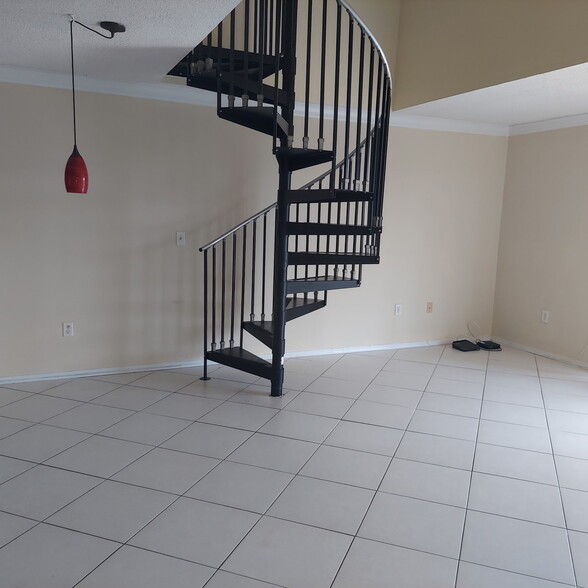 Building Photo - 2400 Feather Sound Dr