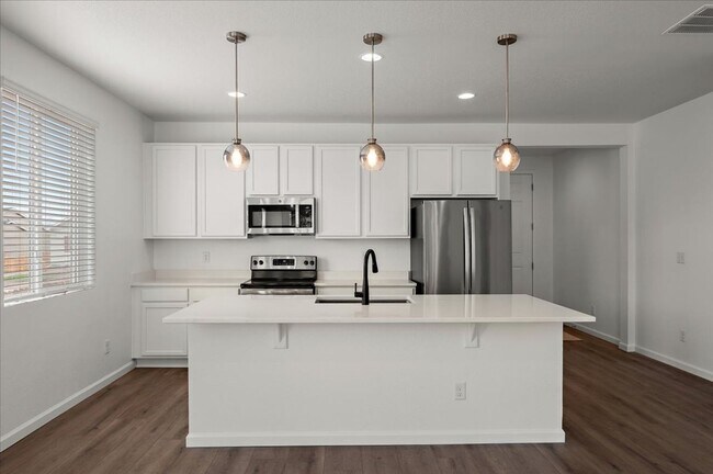 Building Photo - Like new home available now!