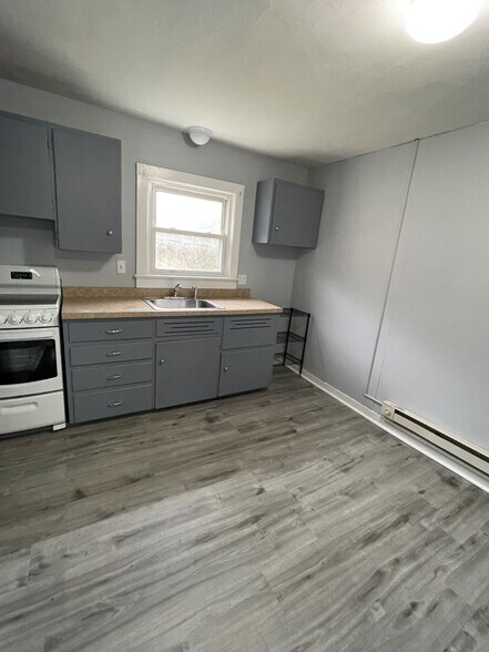 Building Photo - 651 Seven Bridge Rd