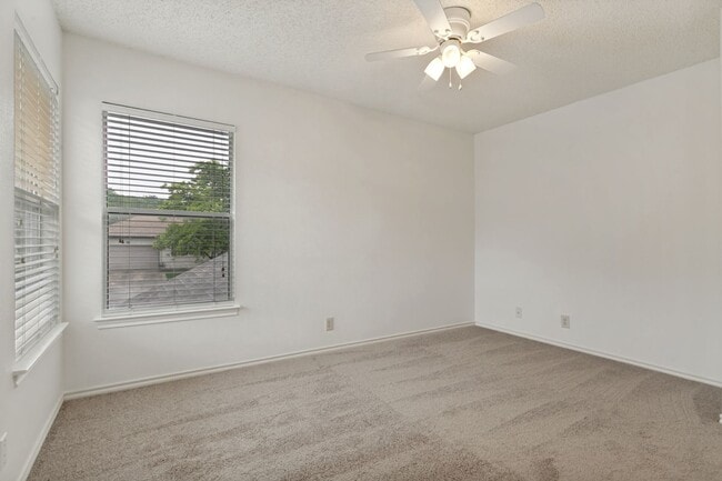 Building Photo - 3-BEDROOM HOME IN GUILBEAU PARK