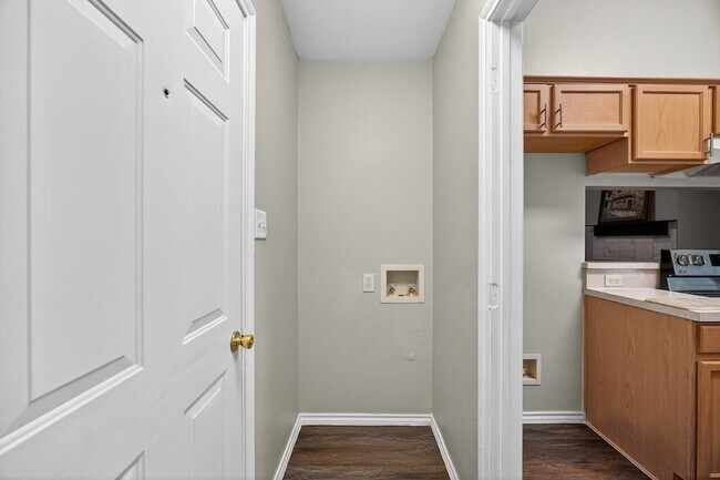 Building Photo - 3205 Carverly Ave