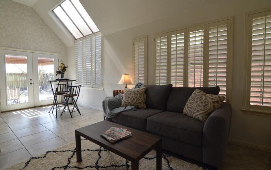 Building Photo - 2922 Double Lake Dr