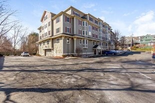 Building Photo - 391 Pleasant St