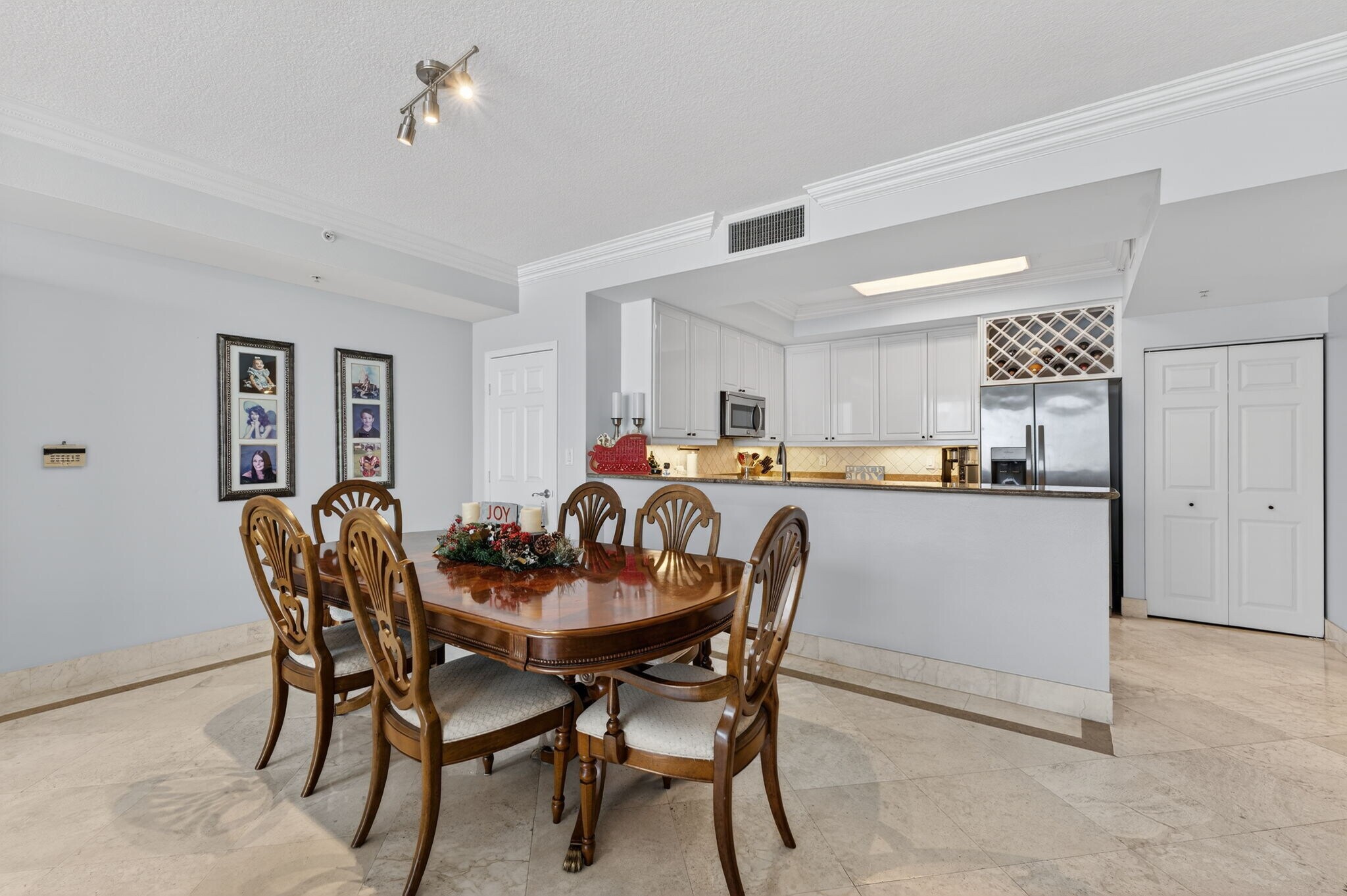 Building Photo - 100 S Birch Rd