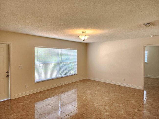 Building Photo - 1680 SE Minorca Ave
