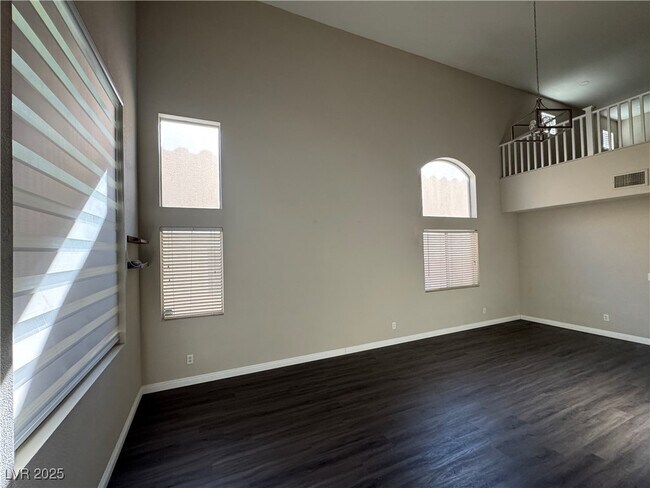 Building Photo - 2425 Island Paradise Ave