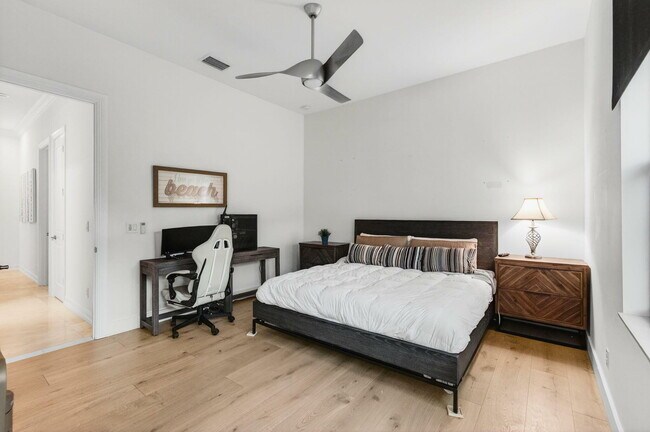 Building Photo - 17662 Cadena Dr