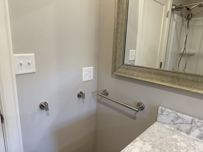 Main Level Bathroom - 4346 Deerfield Rd