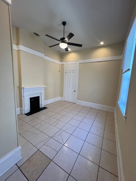 Building Photo - 1911 Lapeyrouse St