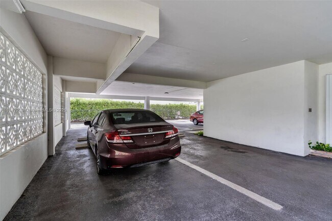Building Photo - 300 Galen Dr