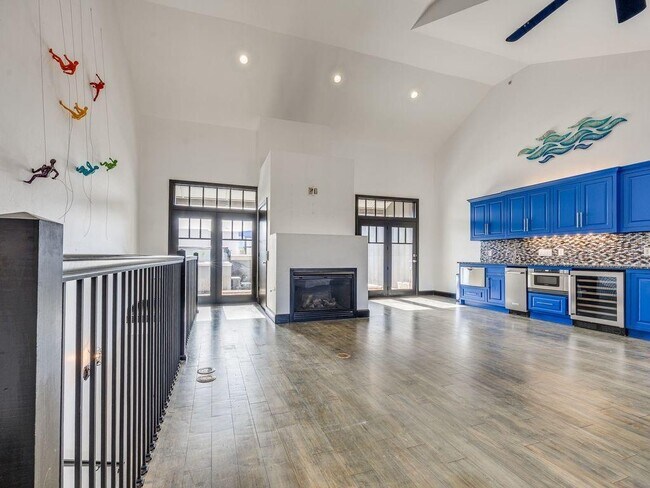 Building Photo - 109 NE 3rd St