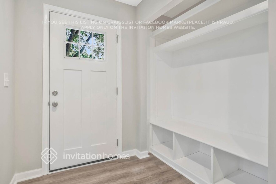 Building Photo - 3049 Larkspur Cir SW