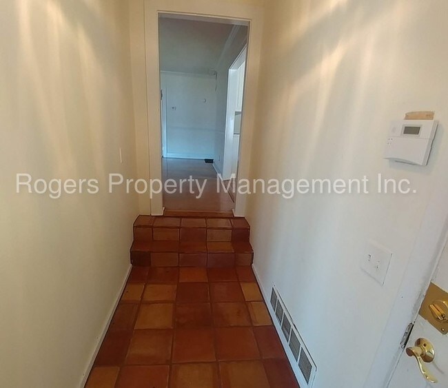 Building Photo - 1909 Marina Rd