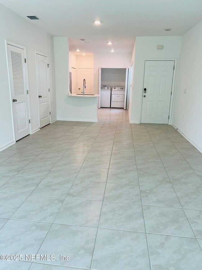 Building Photo - 206 Tidal Bch Ave