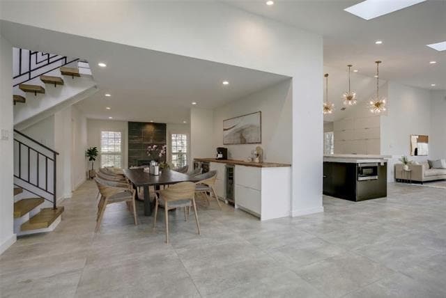 Building Photo - 2045 Marydale Rd