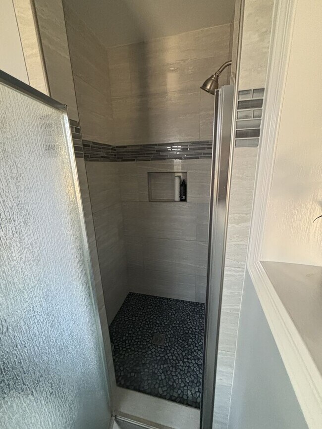 Building Photo - Desirable 3 Bedroom 2 Bathroom House