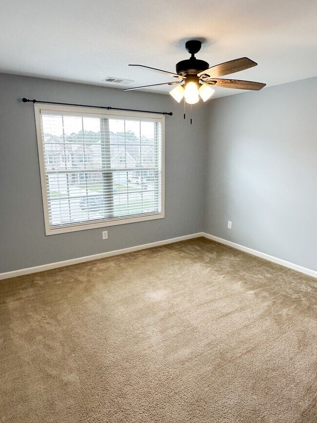 Building Photo - Stunning 5 bedroom 3.5 bath home in the highly desirable Rocky Hill area