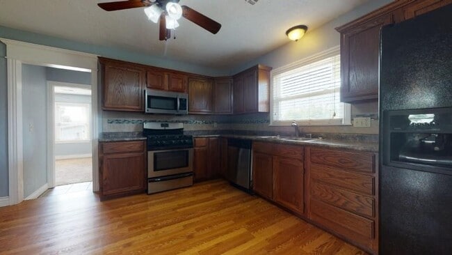 Building Photo - 203 E Cole Rd