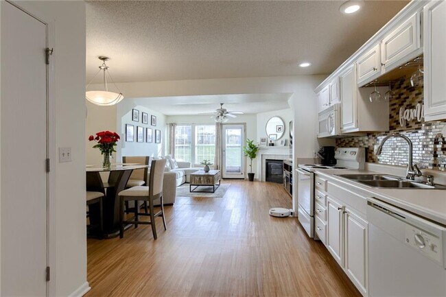 Building Photo - 2157 SW Rambling Vine Rd