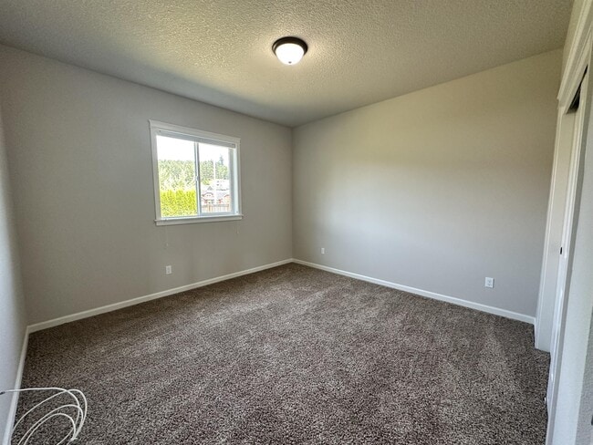 Building Photo - 823 Riley Dr NE