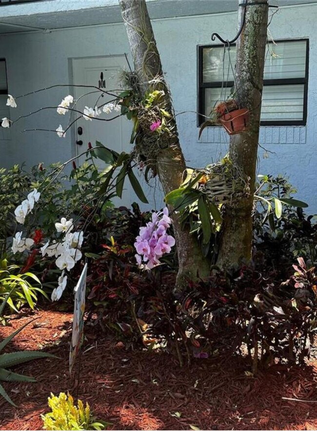 Building Photo - 1975 SE 3rd St