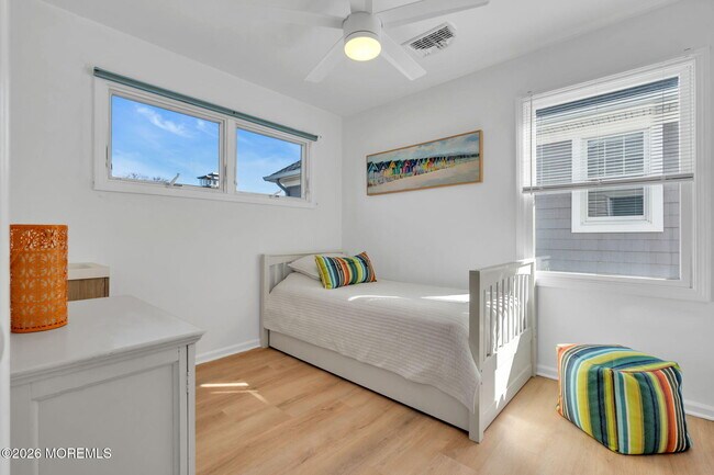 Building Photo - 548 Washington Blvd