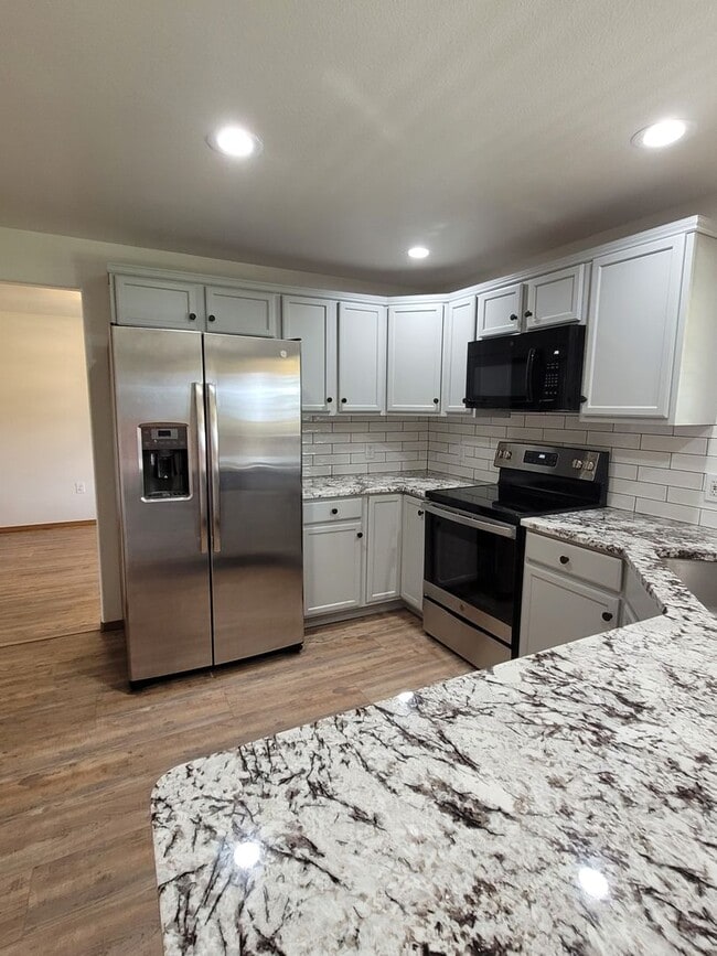 Building Photo - August Rent FREE - 4 Bedroom / Triple Car Garage