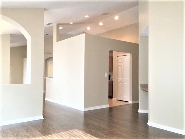 Building Photo - 107 Prairie Falcon Dr