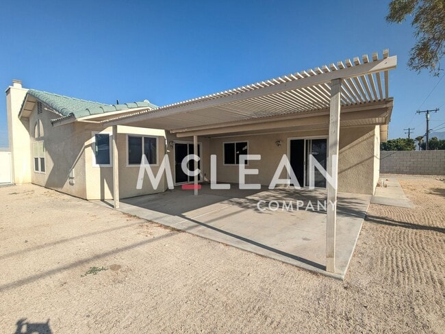 Building Photo - Great Deal on Beautiful 4 Bedroom Home!