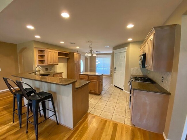 Building Photo - 3 Bed, 2 Bath + Office | Jenks, OK | $2200...