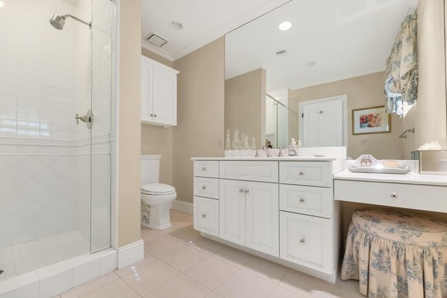 Building Photo - 6248 E Montecito Ave