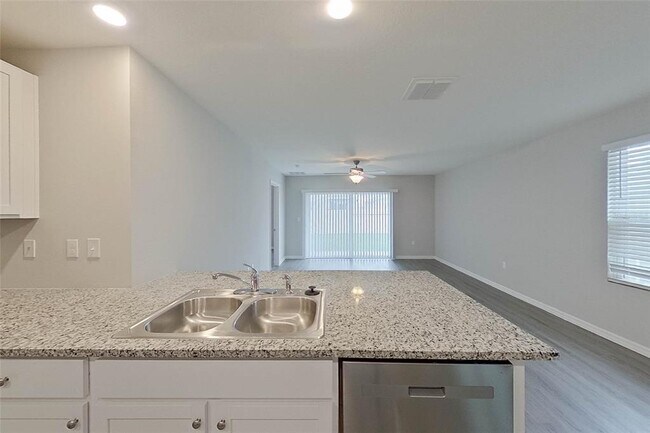 Building Photo - 8710 SW 44th Ct