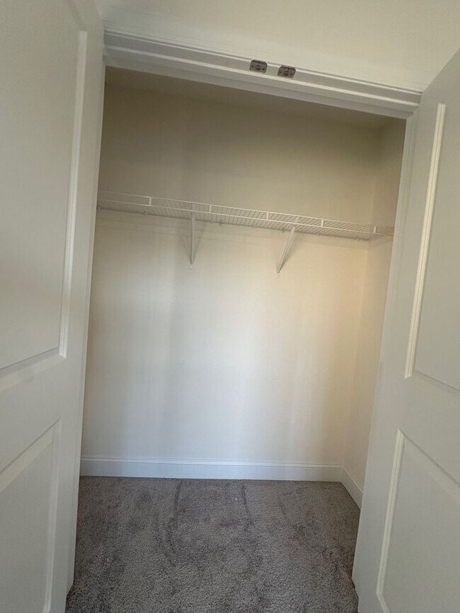 Building Photo - HARRISBURG TOWNHOME
