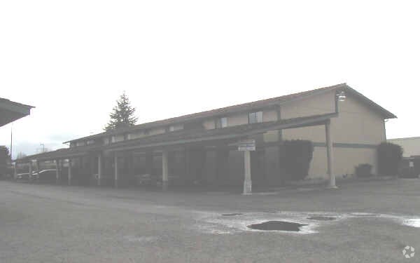 Primary Photo - Twincrest Apartments
