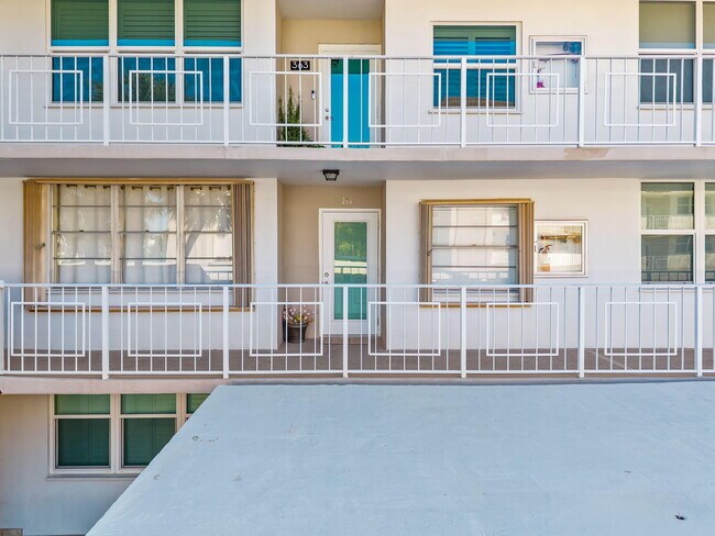 Building Photo - 920 Dogwood Dr