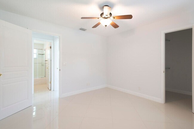 Building Photo - 2289 Windsor Rd