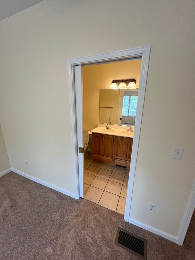 Building Photo - Arden 2 Bedroom Townhome:  Quiet and Spacious