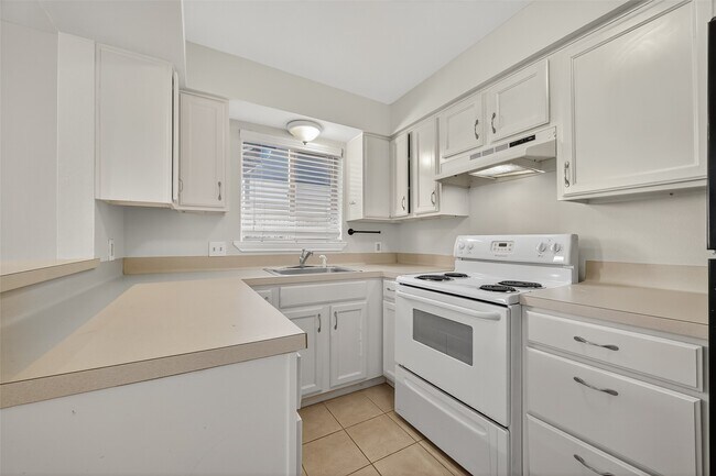 Building Photo - 2020 Huldy St