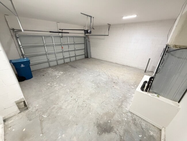 Building Photo - Available now!! Adorable 3 Bedroom / 2 Bathroom Home in Palm Bay!!