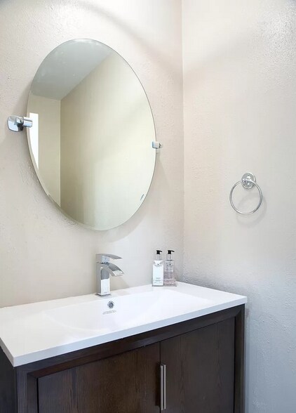 upstairs 1/2 BA 1 - 1625 Q St NW