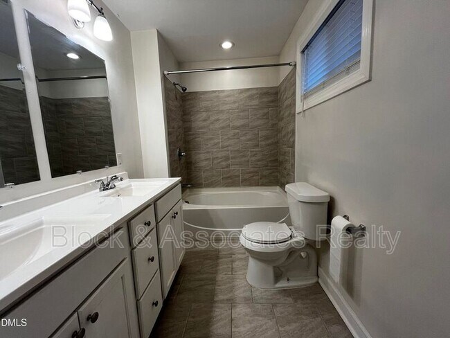 Building Photo - 712 Hadley Rd