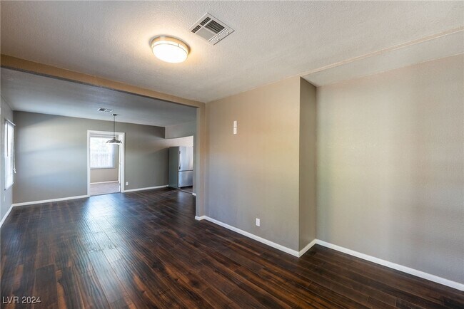 Building Photo - 227 S Texas Ave