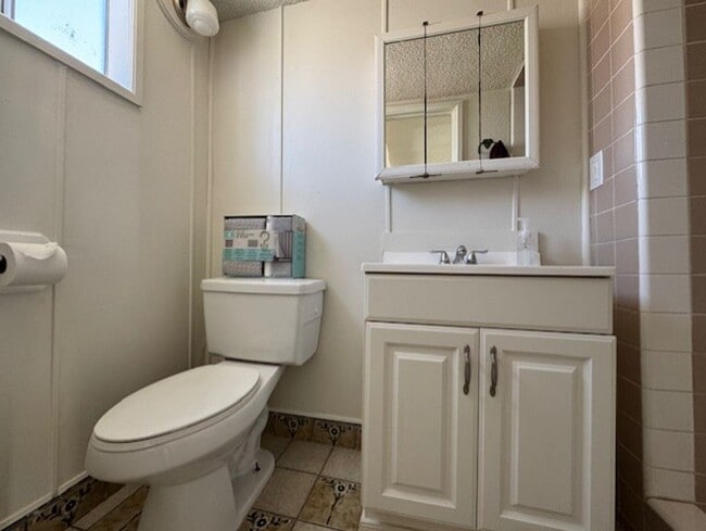 Building Photo - 4BR plus Bonus Room, 4 BA incls  Fully Furnished Casita, Garage, Colorado River!!