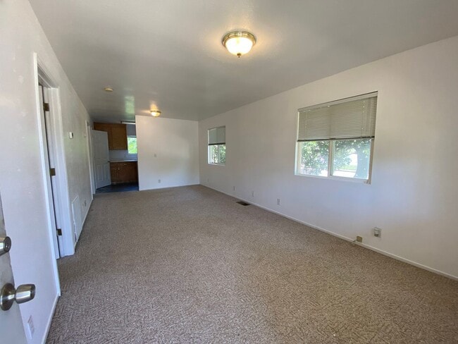 Building Photo - 2918 El Noble Ave