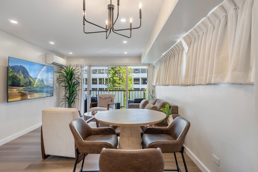 Building Photo - 2464 Prince Edward St