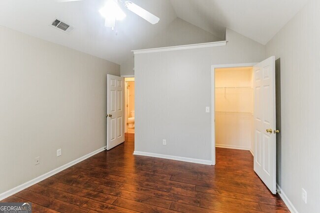 Building Photo - 1072 Fairmont Park Dr