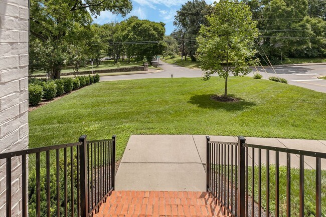 Building Photo - BEAUTIFUL CUSTOM BUILT HOME. 12 SOUTH ACRO...