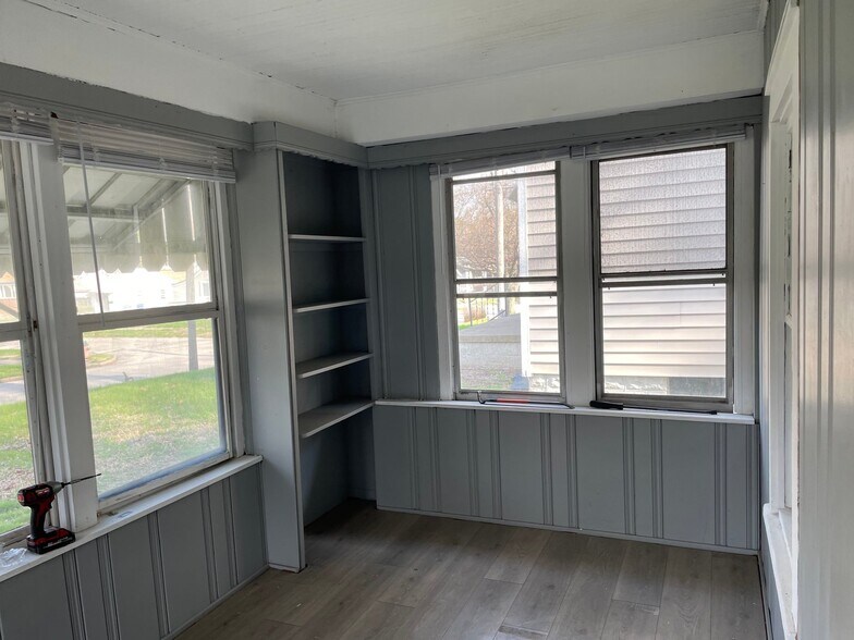 Building Photo - 2148 N Graceland Ave