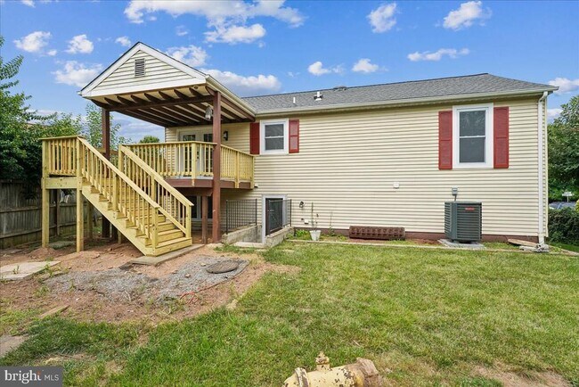 Building Photo - 1315 Danberry Dr